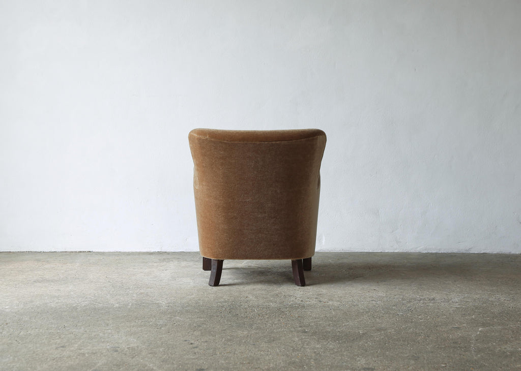 https://a.1stdibscdn.com/pair-of-armchairs-upholstered-in-pure-mohair-for-sale-picture-16/f_22593/f_414599421726234126535/Pair_Mohair_Chairs_Golden_Brown_9_24_14_master.jpg