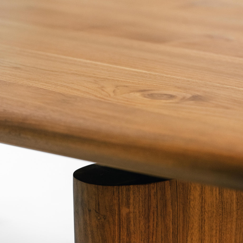https://a.1stdibscdn.com/pamunu-dining-table-ten-seat-handmade-teak-organic-form-in-stock-for-sale-picture-4/f_106092/f_479480021765435294388/Pamunu_Table_Details_02_master.jpg