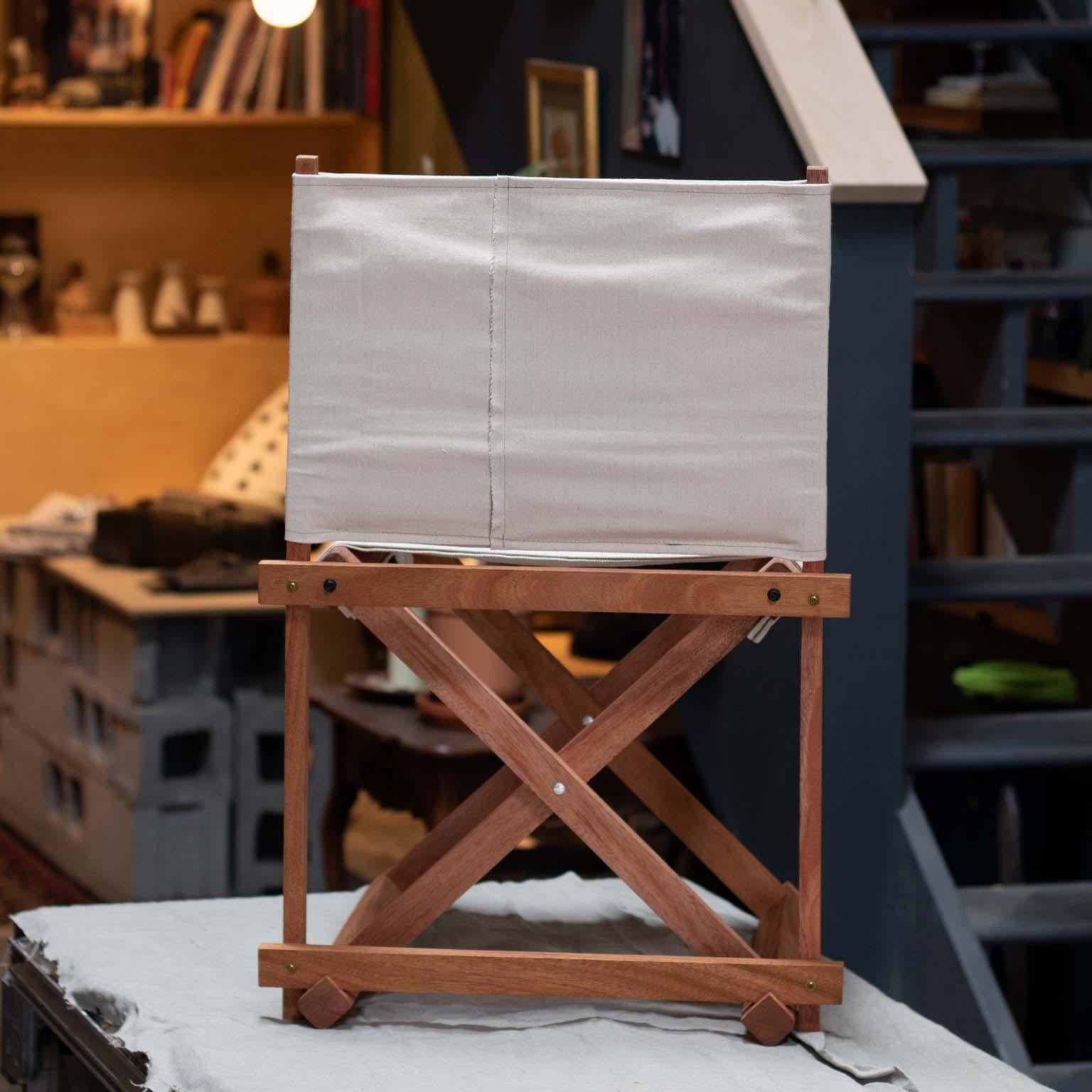 https://a.1stdibscdn.com/paolo-mahogany-and-canvas-folding-directors-chair-for-sale-picture-5/f_48391/f_279941621648506826040/Paolo_back_master.jpg