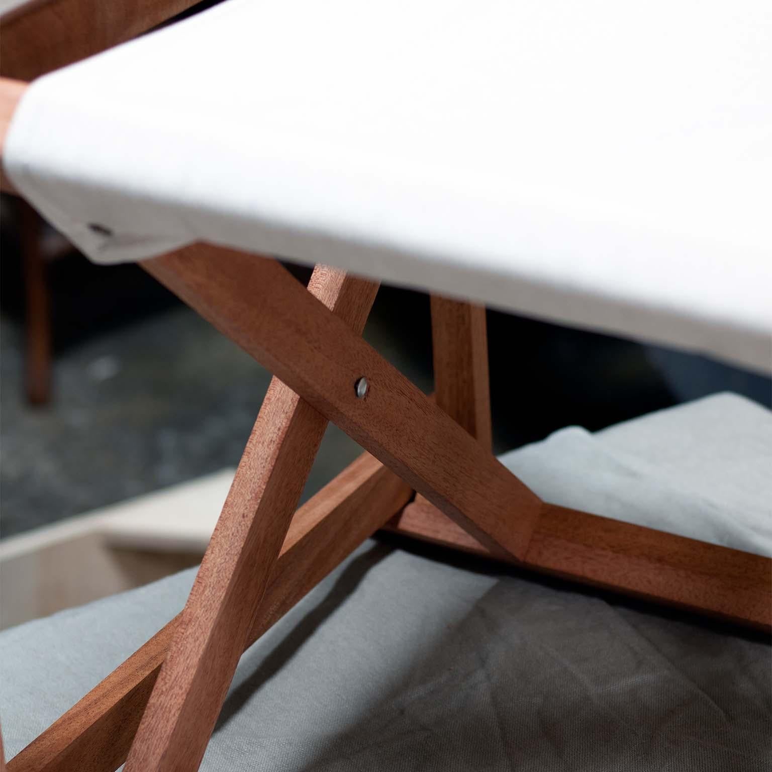 https://a.1stdibscdn.com/paolo-mahogany-and-canvas-folding-directors-chair-for-sale-picture-6/f_48391/f_279941621648506826031/Paolo_detail_1_master.jpg