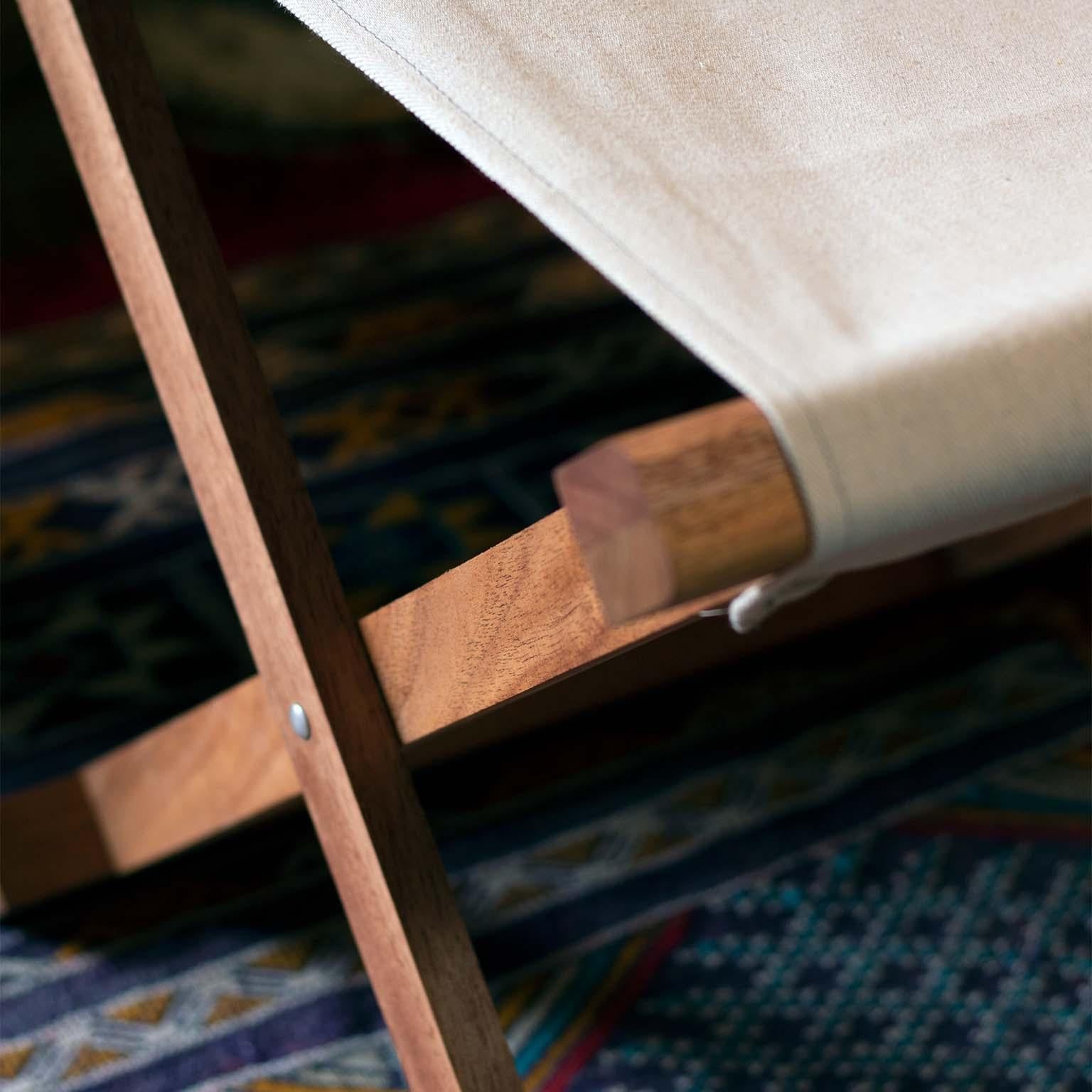 https://a.1stdibscdn.com/paolo-mahogany-and-canvas-folding-directors-chair-for-sale-picture-7/f_48391/f_279941621648506826039/Paolo_detail_2_master.jpg