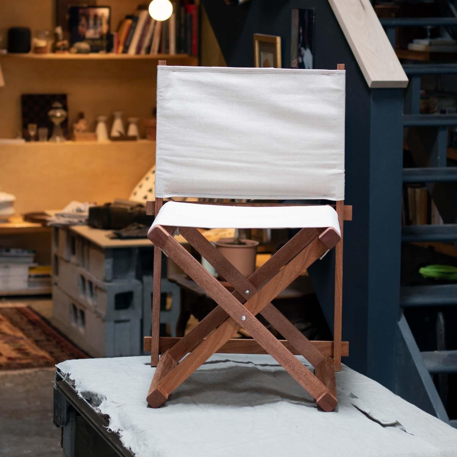 https://a.1stdibscdn.com/paolo-mahogany-and-canvas-folding-directors-chair-for-sale-picture-4/f_48391/f_279941621648506826039/Paolo_front_master.jpg