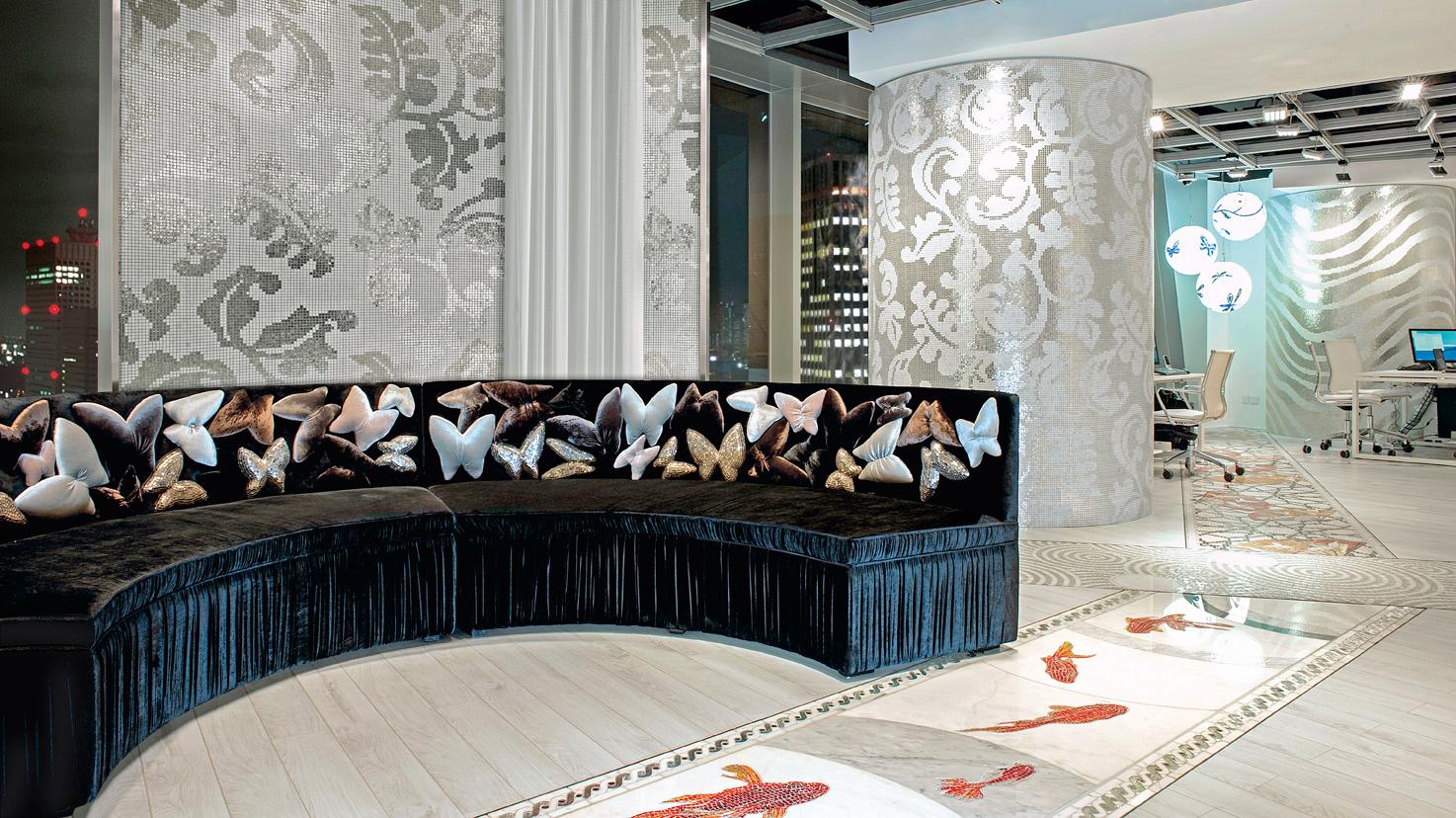 https://a.1stdibscdn.com/beautiful-sofa-with-decorative-silk-velvet-or-mosaic-butterflies-on-back-for-sale-picture-6/f_46622/f_146707721602241658198/Papillons_Sofa3_AMB1_R_master.jpg