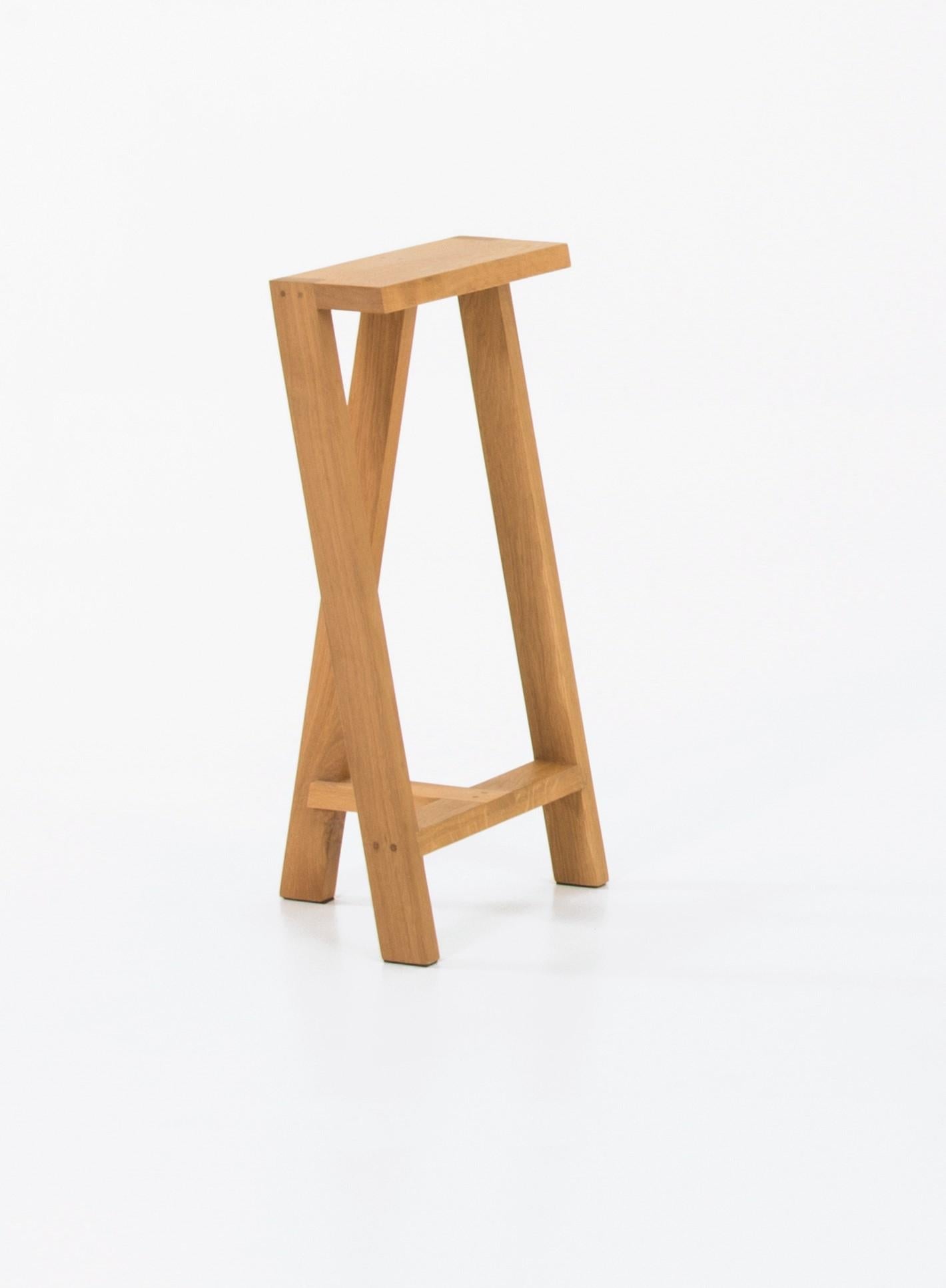 https://a.1stdibscdn.com/set-of-2-medium-pausa-oak-stool-by-pierre-emmanuel-vandeputte-for-sale-picture-2/f_12192/f_345208821685452394166/Pausa_stool_JordiCoppers_09887_master.jpg