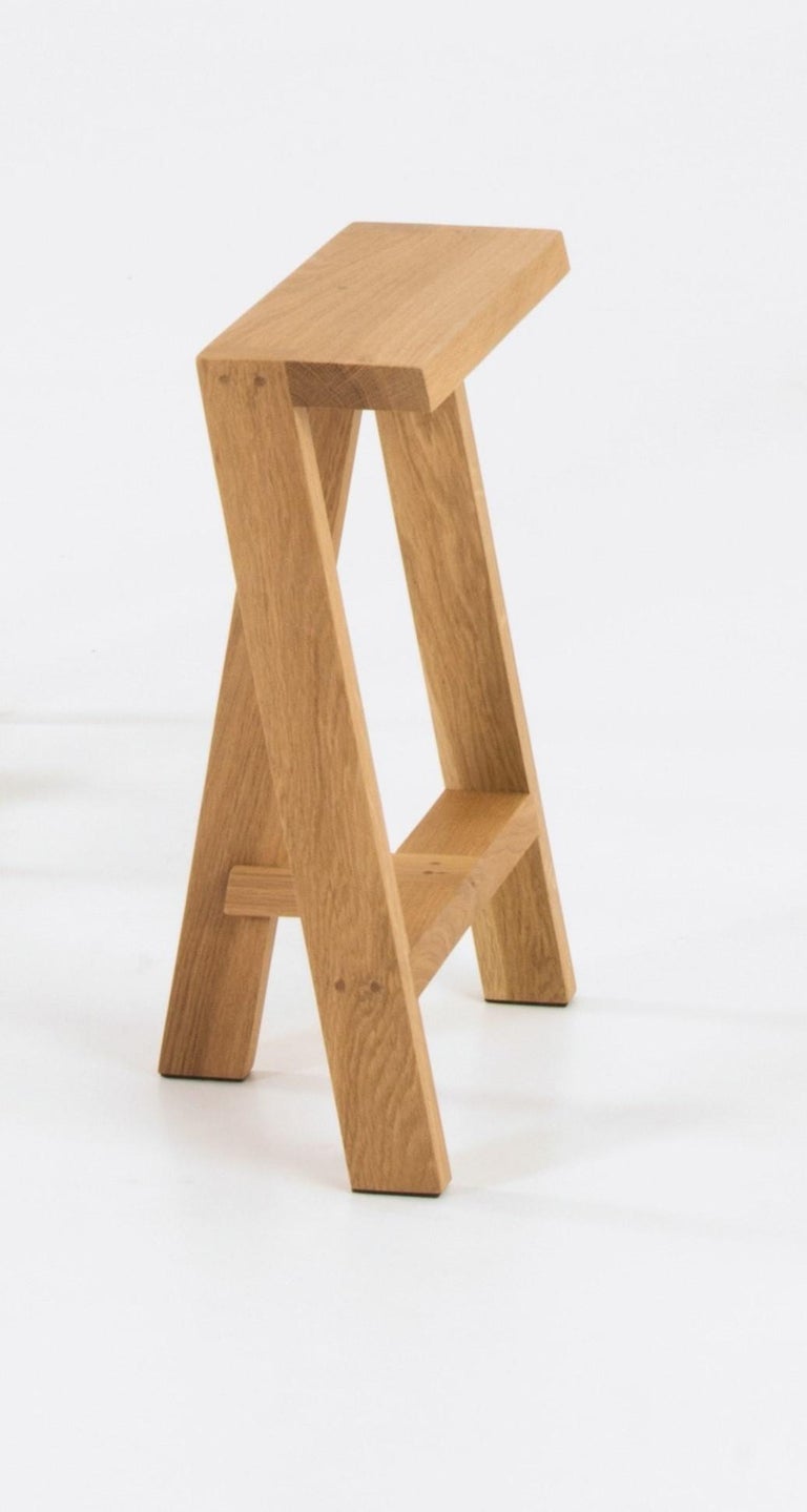 https://a.1stdibscdn.com/set-of-2-small-pausa-oak-stool-by-pierre-emmanuel-vandeputte-for-sale-picture-2/f_12192/f_345208321685452352878/Pausa_stool_JordiCoppers_20_master.jpg?width=768
