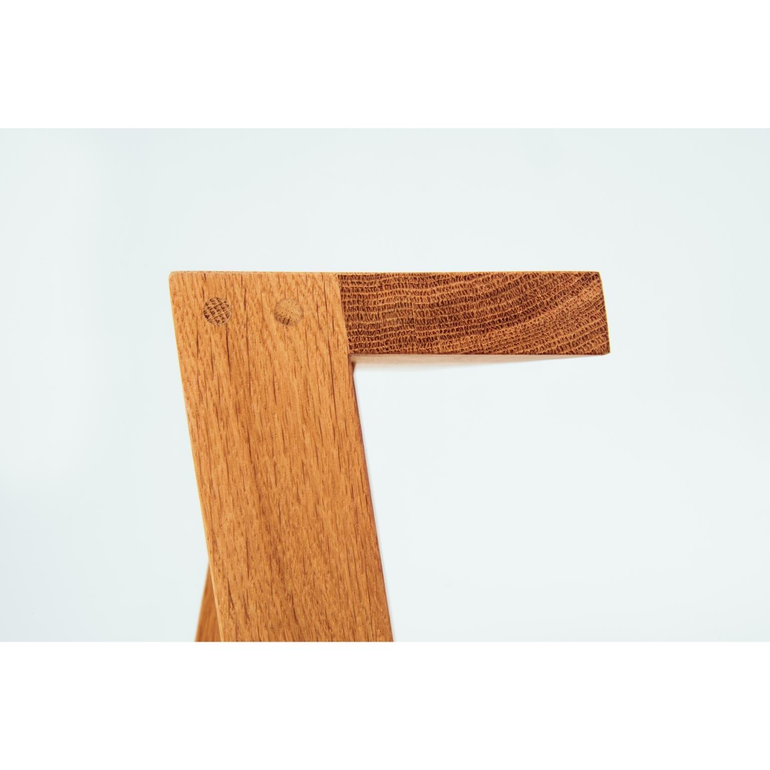 https://a.1stdibscdn.com/set-of-2-medium-pausa-oak-stool-by-pierre-emmanuel-vandeputte-for-sale-picture-7/f_12192/f_345208821685452397383/Pausa_stool_JordiCoppers_25_master.jpg