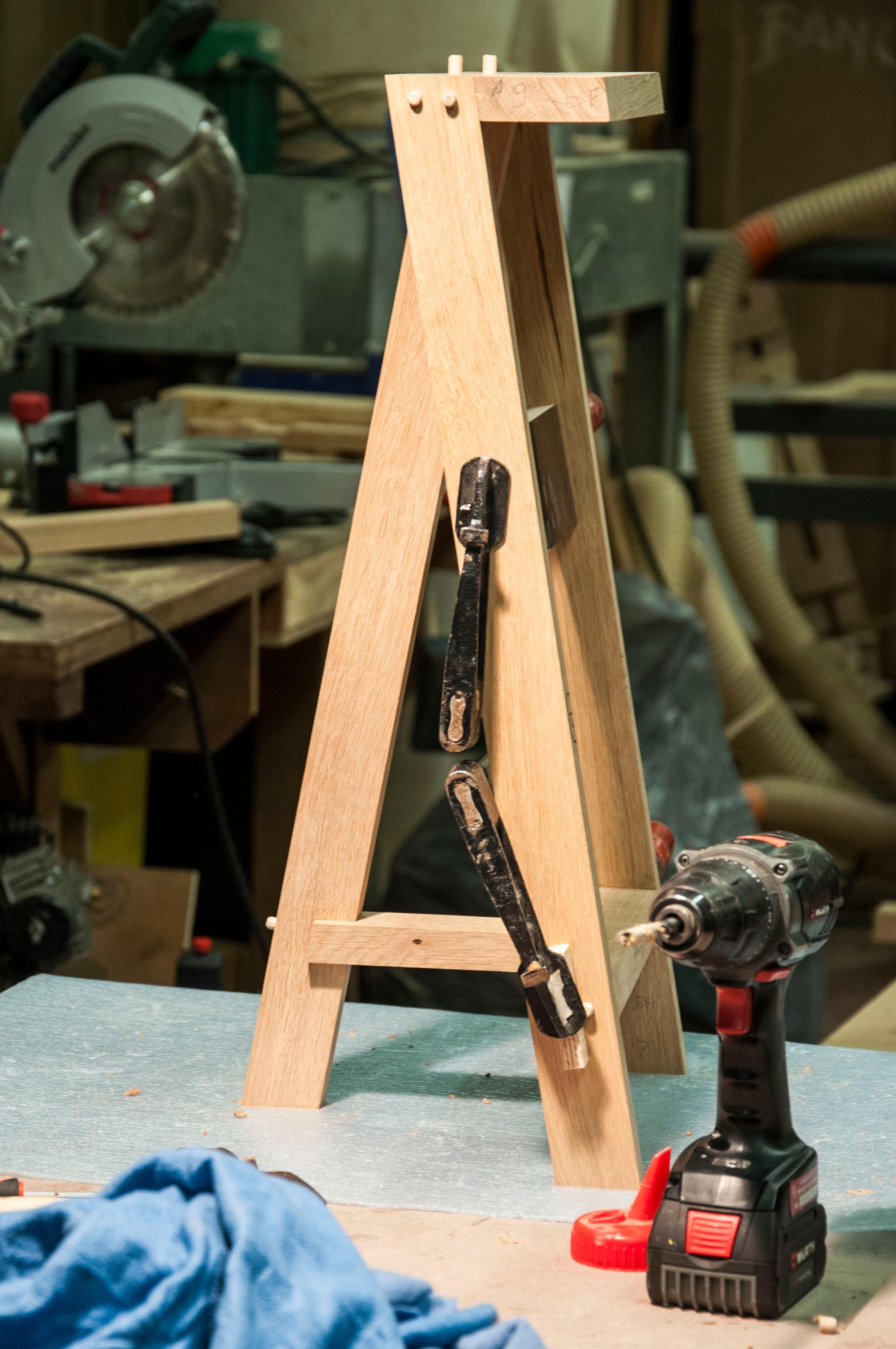 https://a.1stdibscdn.com/large-pausa-oak-stool-by-pierre-emmanuel-vandeputte-for-sale-picture-18/f_12192/f_345211121685452807587/Pausa_stool_Recyclart_05_master.jpg