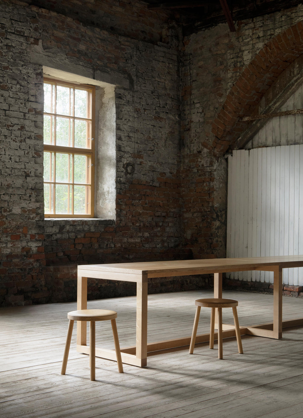 https://a.1stdibscdn.com/frame-table-in-solid-oak-for-12-by-john-pawson-for-sale-picture-6/f_53752/f_255295121633002023789/Pawson_table_2_master.jpg