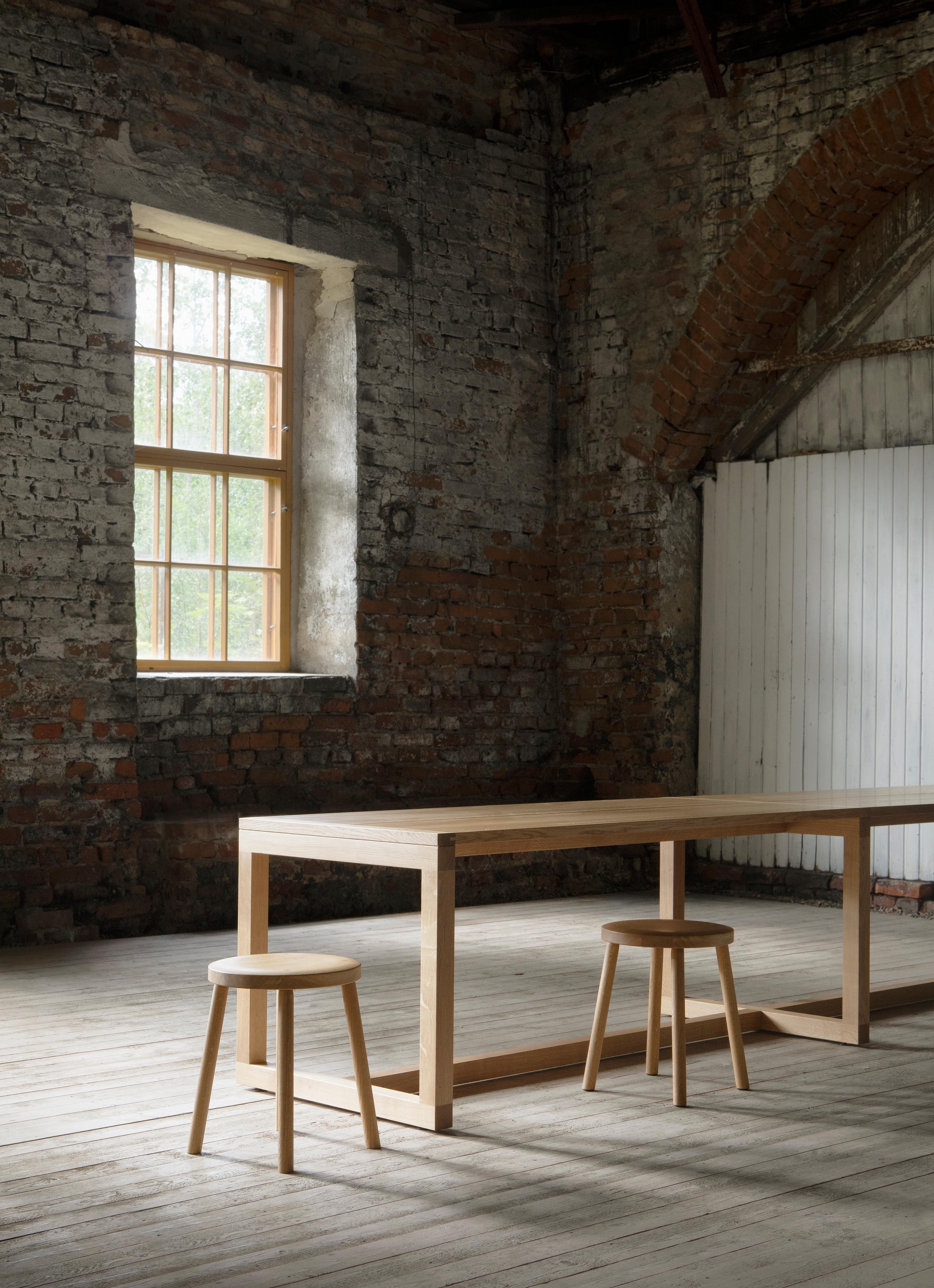 https://a.1stdibscdn.com/frame-table-in-solid-oak-for-12-by-john-pawson-for-sale-picture-6/f_53752/f_255295121633002023789/Pawson_table_2_master.jpg