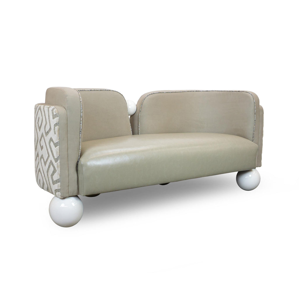 https://a.1stdibscdn.com/tete-a-tete-style-sofa-with-art-deco-influence-and-pearl-like-feet-for-sale-picture-3/f_21233/f_461512421754409568823/Pearl_Banquette_0004_4_master.jpg