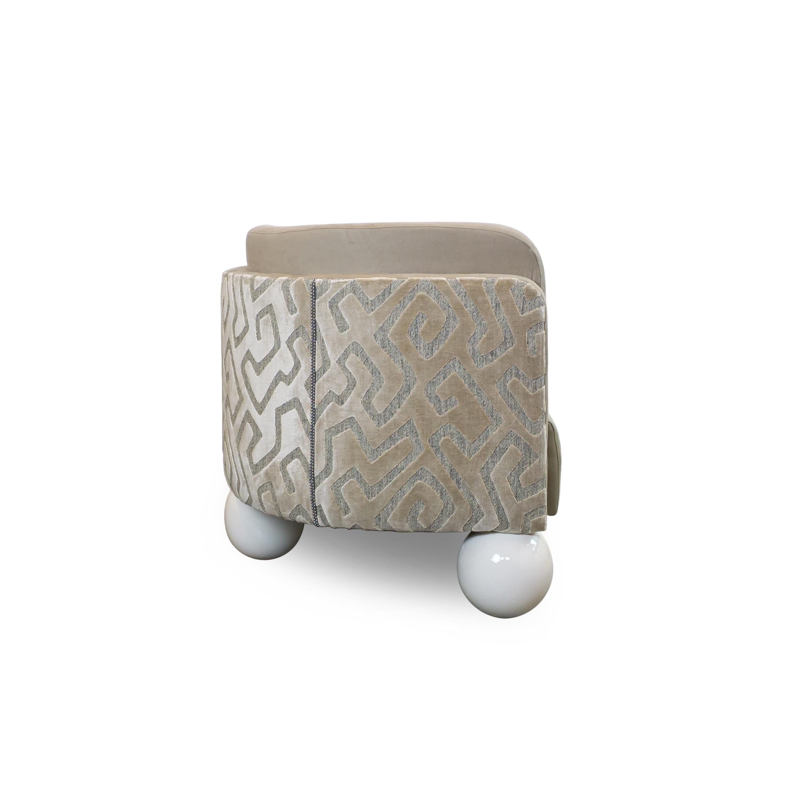 https://a.1stdibscdn.com/tete-a-tete-style-sofa-with-art-deco-influence-and-pearl-like-feet-for-sale-picture-4/f_21233/f_461512421754409568763/Pearl_Banquette_0007_7_master.jpg