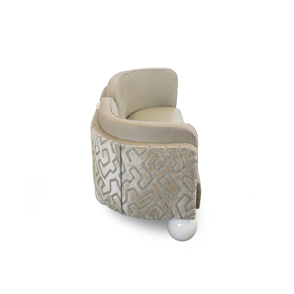 https://a.1stdibscdn.com/tete-a-tete-style-sofa-with-art-deco-influence-and-pearl-like-feet-for-sale-picture-7/f_21233/f_461512421754409669349/Pearl_Banquette_0009_9_master.jpg