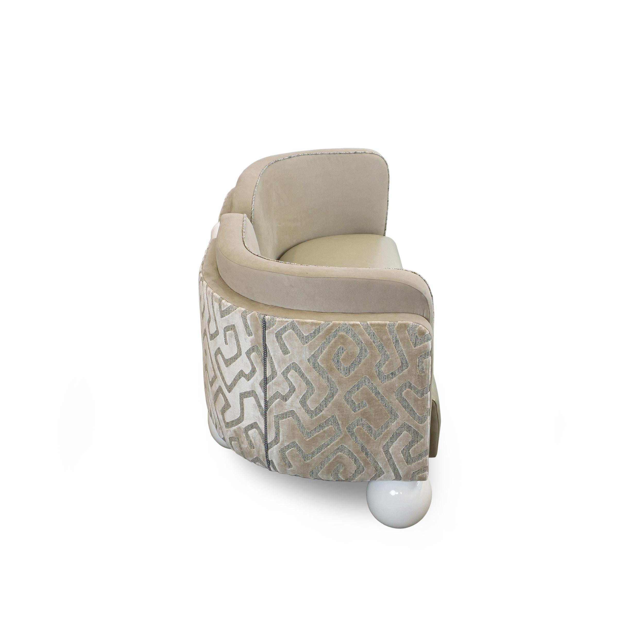 https://a.1stdibscdn.com/tete-a-tete-style-sofa-with-art-deco-influence-and-pearl-like-feet-for-sale-picture-7/f_21233/f_461512421754409669349/Pearl_Banquette_0009_9_master.jpg