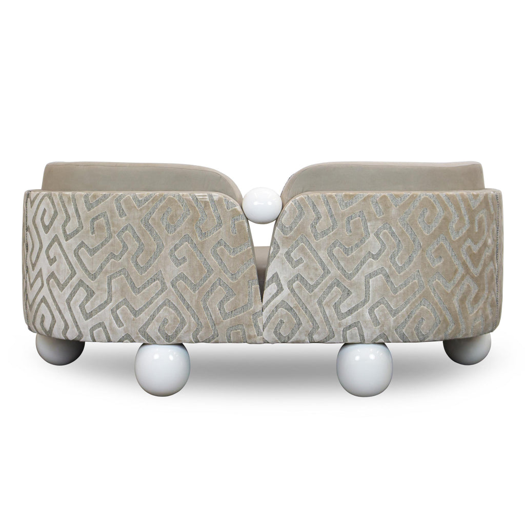 https://a.1stdibscdn.com/tete-a-tete-style-sofa-with-art-deco-influence-and-pearl-like-feet-for-sale-picture-5/f_21233/f_461512421754409570098/Pearl_Banquette_0010_10_master.jpg