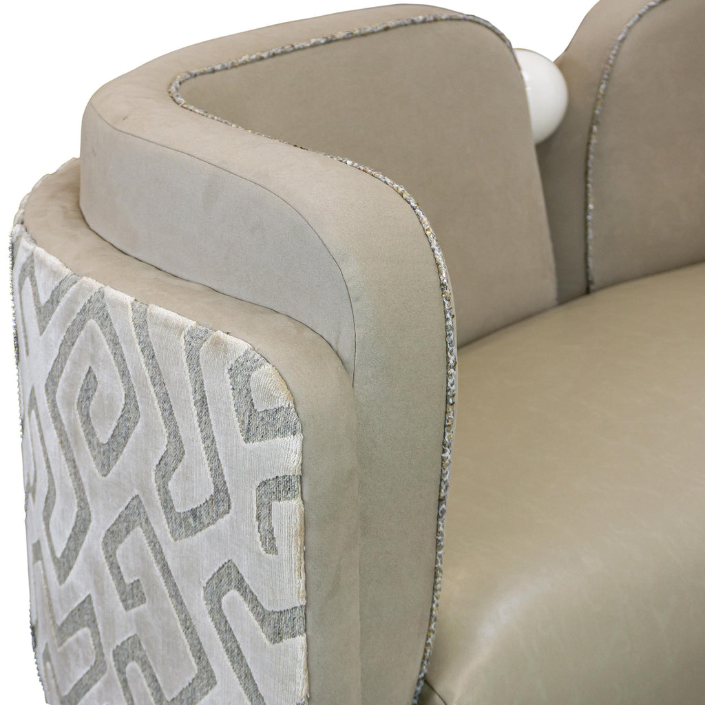 https://a.1stdibscdn.com/tete-a-tete-style-sofa-with-art-deco-influence-and-pearl-like-feet-for-sale-picture-8/f_21233/f_461512421754409570665/Pearl_Banquette_0013_13_master.jpg