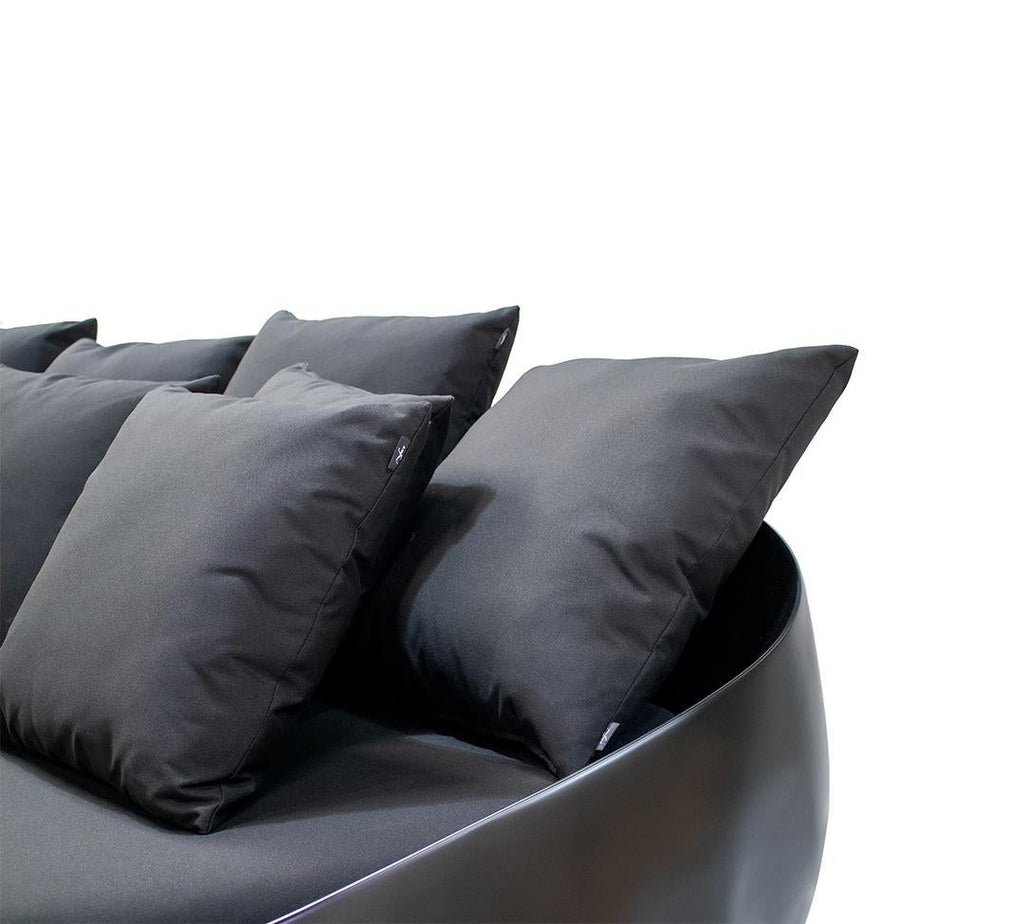 https://a.1stdibscdn.com/outdoor-sofa-fiberglass-lacquered-black-waterproof-outdoor-fabrics-black-for-sale-picture-3/f_56702/f_275640821646065460112/Pearl_Sofa_2_master.jpg