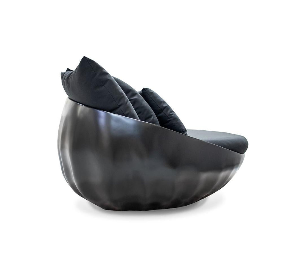 https://a.1stdibscdn.com/outdoor-sofa-fiberglass-lacquered-black-waterproof-outdoor-fabrics-black-for-sale-picture-5/f_56702/f_275640821646065459943/Pearl_Sofa_4_master.jpg