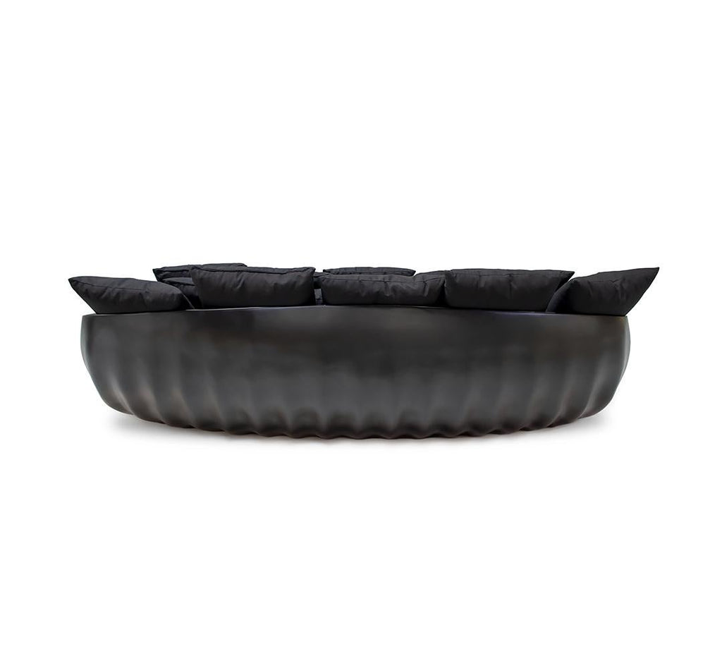 https://a.1stdibscdn.com/outdoor-sofa-fiberglass-lacquered-black-waterproof-outdoor-fabrics-black-for-sale-picture-8/f_56702/f_275640821646065460165/Pearl_Sofa_7_master.jpg