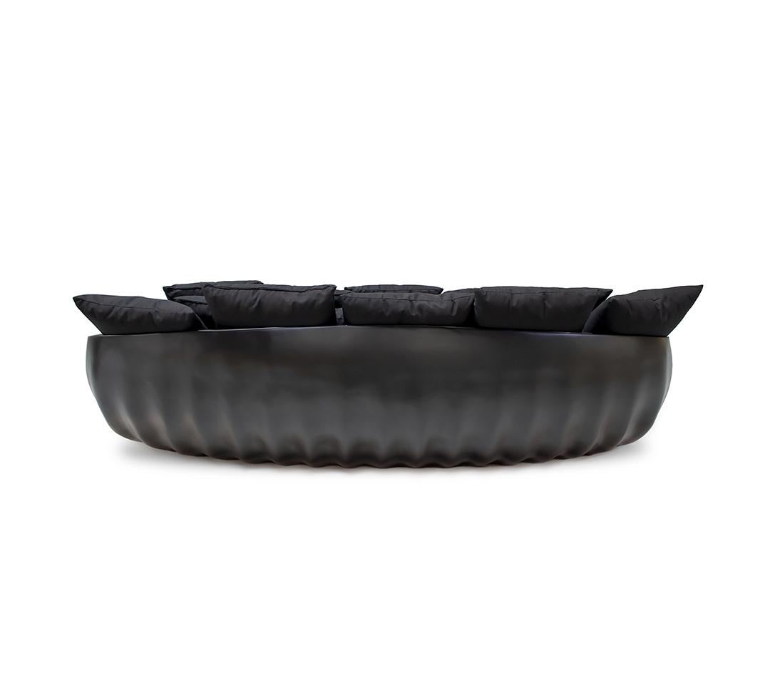 https://a.1stdibscdn.com/outdoor-sofa-fiberglass-lacquered-black-waterproof-outdoor-fabrics-black-for-sale-picture-8/f_56702/f_275640821646065460165/Pearl_Sofa_7_master.jpg