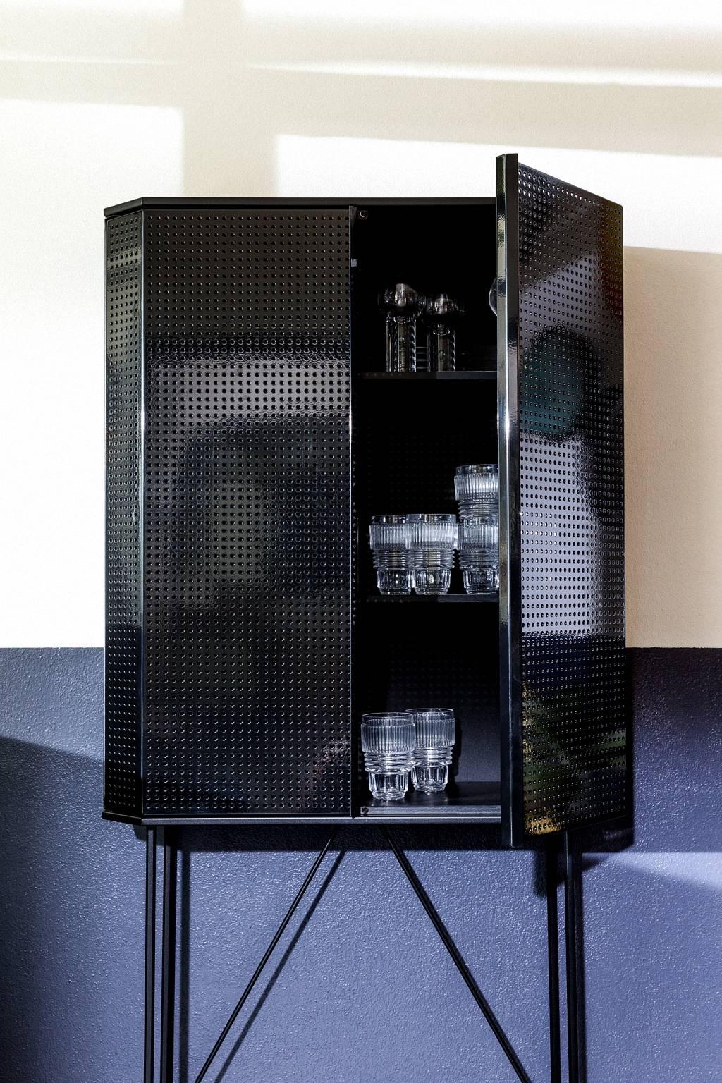https://a.1stdibscdn.com/archivesE/upload/f_16392/f_97235531517423019312/Perf_Bar_Cabinet_Steel_Wood_Moroso_Diesel_5_master.jpg