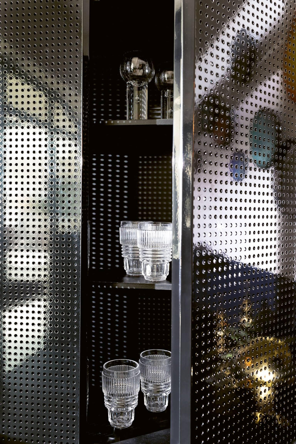 https://a.1stdibscdn.com/archivesE/upload/f_16392/f_97235531517421011450/Perf_Bar_Cabinet_Steel_Wood_Moroso_Diesel_9_master.jpg