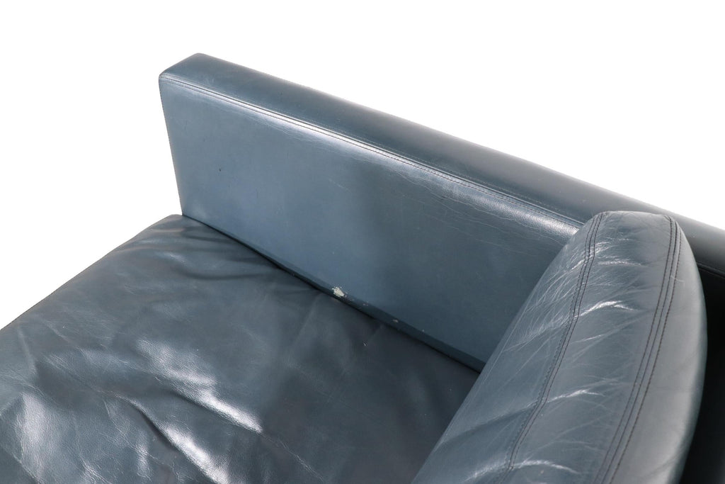 https://a.1stdibscdn.com/leather-box-style-loveseat-sofa-by-charles-pfister-for-knoll-for-sale-picture-3/f_9787/f_312881221668344018709/PhotoRoom_001_20221112_195010_master.jpg