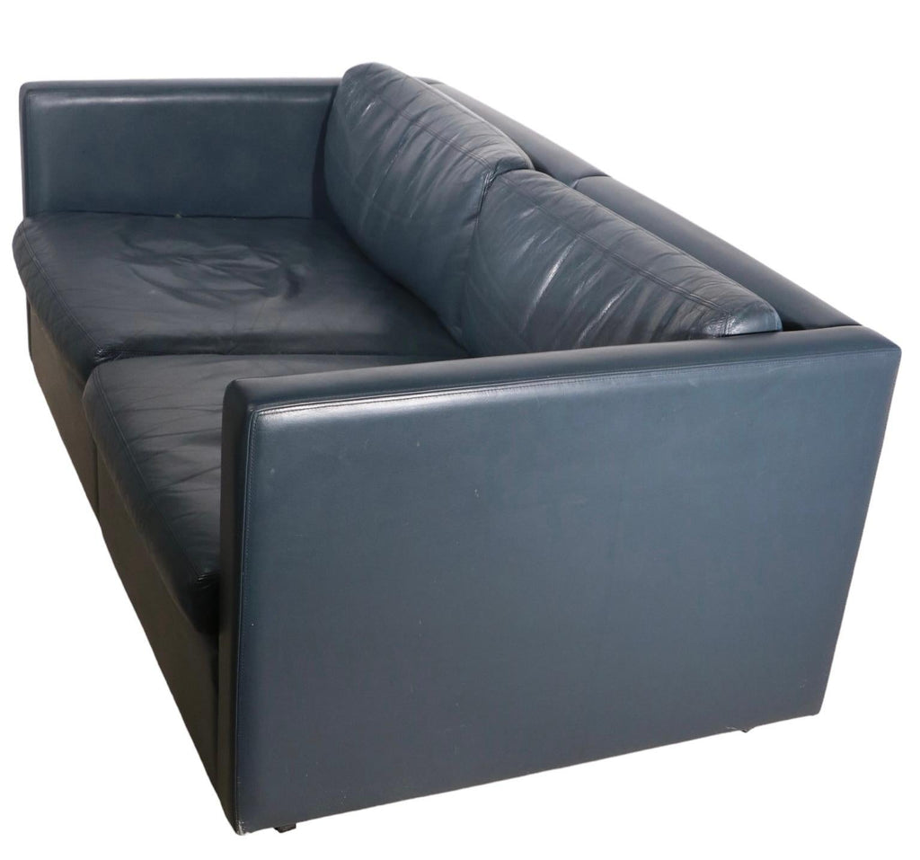 https://a.1stdibscdn.com/leather-box-style-loveseat-sofa-by-charles-pfister-for-knoll-for-sale-picture-6/f_9787/f_312881221668344019045/PhotoRoom_009_20221112_195010_master.jpg