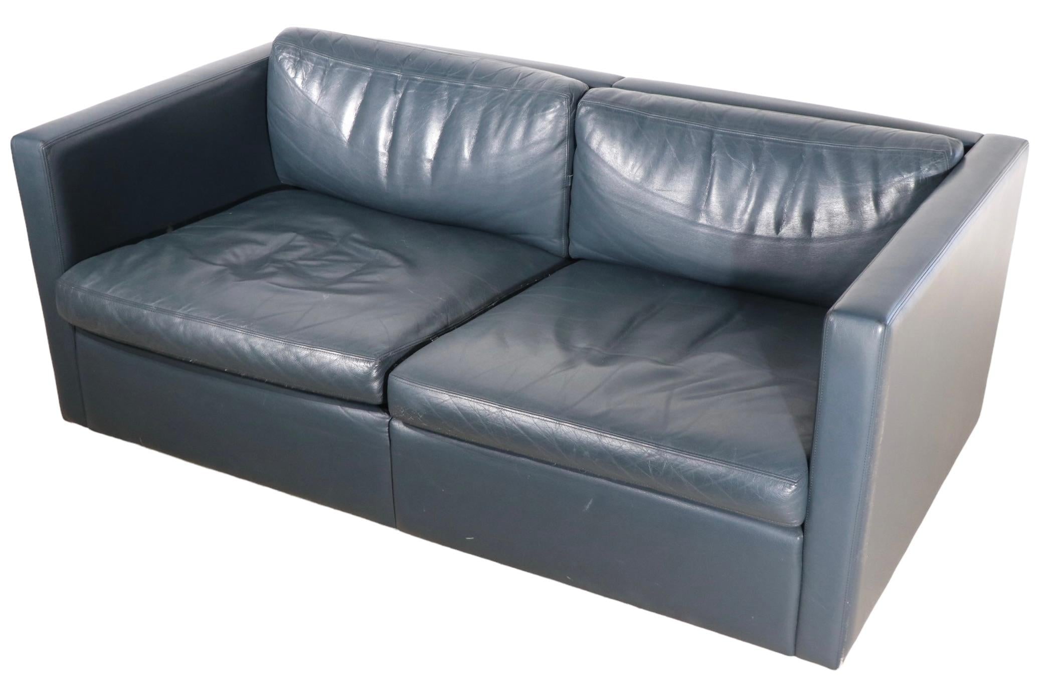 https://a.1stdibscdn.com/leather-box-style-loveseat-sofa-by-charles-pfister-for-knoll-for-sale-picture-7/f_9787/f_312881221668344019192/PhotoRoom_013_20221112_195010_master.jpg