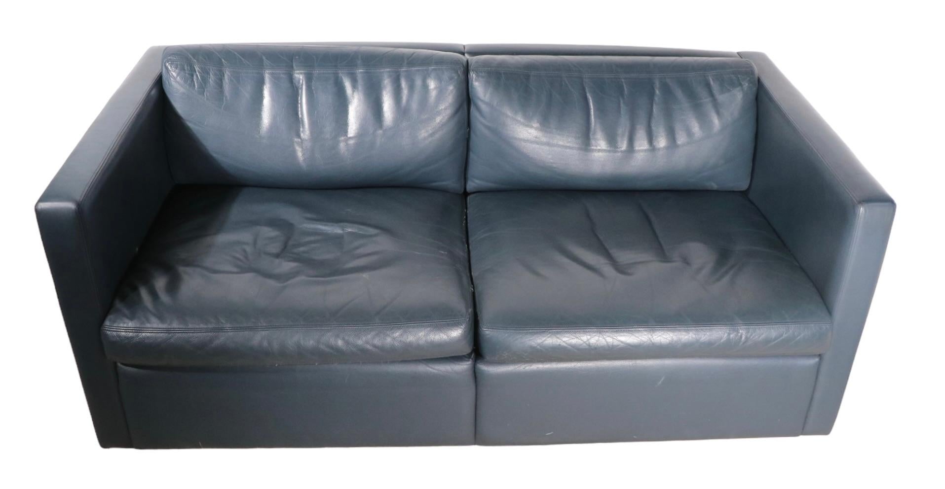 https://a.1stdibscdn.com/leather-box-style-loveseat-sofa-by-charles-pfister-for-knoll-for-sale-picture-8/f_9787/f_312881221668344019230/PhotoRoom_017_20221112_195010_master.jpg