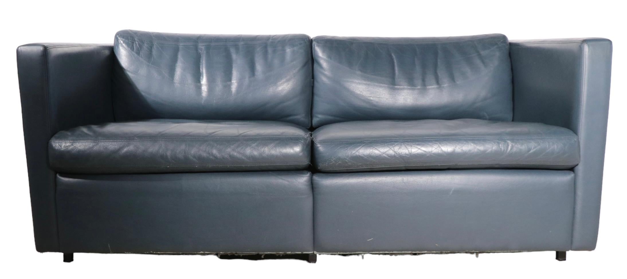 https://a.1stdibscdn.com/leather-box-style-loveseat-sofa-by-charles-pfister-for-knoll-for-sale-picture-11/f_9787/f_312881221668344020050/PhotoRoom_022_20221112_195010_master.jpg