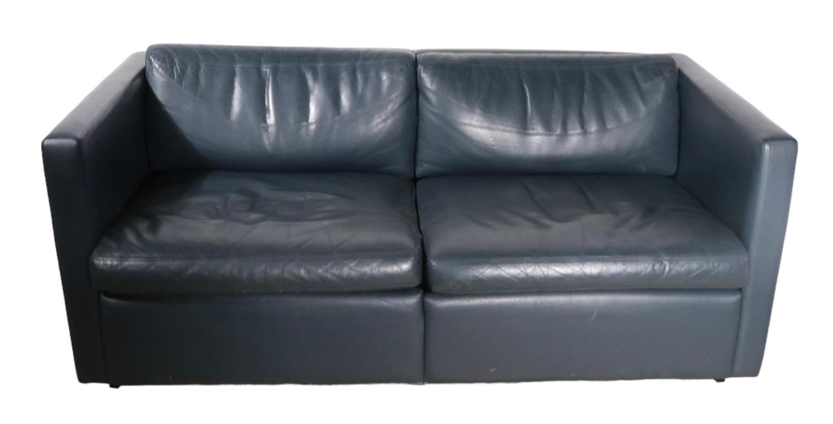 https://a.1stdibscdn.com/leather-box-style-loveseat-sofa-by-charles-pfister-for-knoll-for-sale-picture-12/f_9787/f_312881221668344019786/PhotoRoom_024_20221112_195010_master.jpg