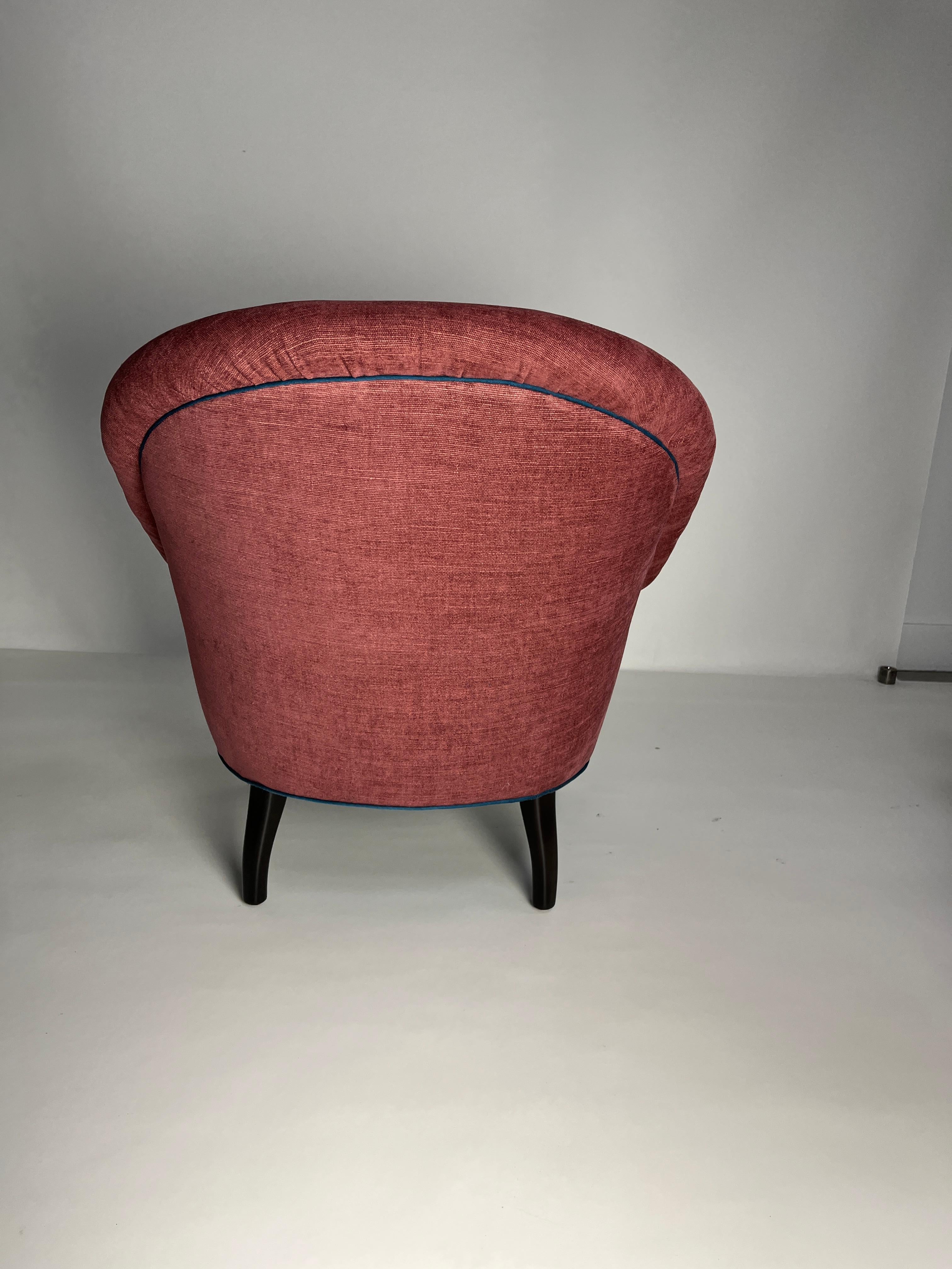 https://a.1stdibscdn.com/pair-of-clarence-chairs-by-bourgeois-boheme-atelier-for-sale-picture-7/f_7949/f_44245952/Photo_Mar_11_2025_4_46_46_1743093979544_master.jpg