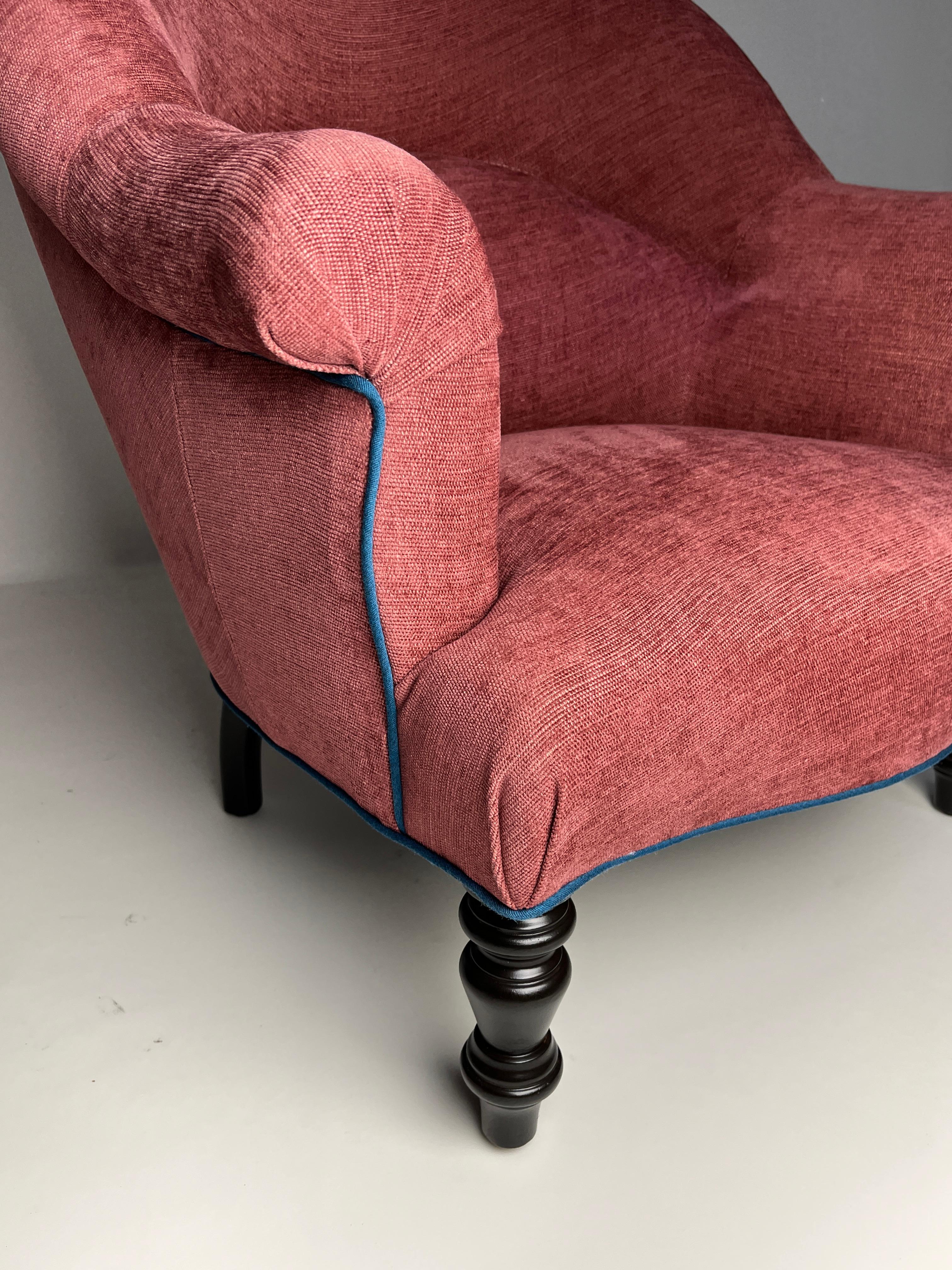 https://a.1stdibscdn.com/pair-of-clarence-chairs-by-bourgeois-boheme-atelier-for-sale-picture-10/f_7949/f_44245952/Photo_Mar_11_2025_4_49_16_1743093957844_master.jpg