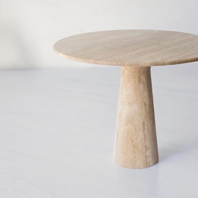 https://a.1stdibscdn.com/ide-round-table-42-travertine-beige-stone-kitchen-table-dining-table-for-4-for-sale-picture-5/f_98492/f_406216621721041070679/Photoroom_20240714_133033_master.jpeg