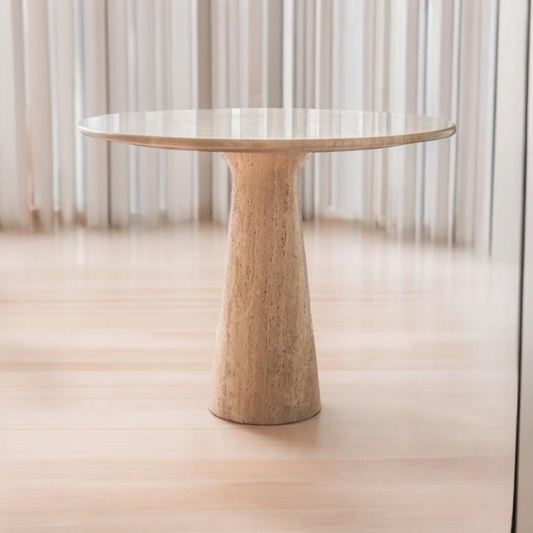 https://a.1stdibscdn.com/ide-round-table-42-travertine-beige-stone-kitchen-table-dining-table-for-4-for-sale-picture-6/f_98492/f_406216621723198215926/Photoroom_20240714_133055_master.jpeg