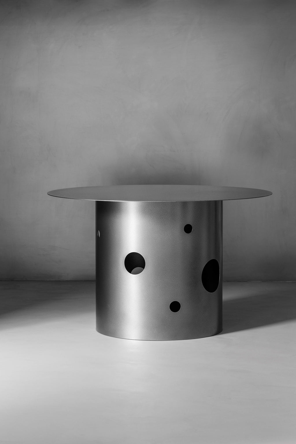 https://a.1stdibscdn.com/contemporary-21st-century-silos-dining-table-by-spinzi-in-hammered-gunmetal-grey-for-sale-picture-2/32076752/f_378902921704970955968/PietraStudio_SpinziSalone22_21_master_master.jpg
