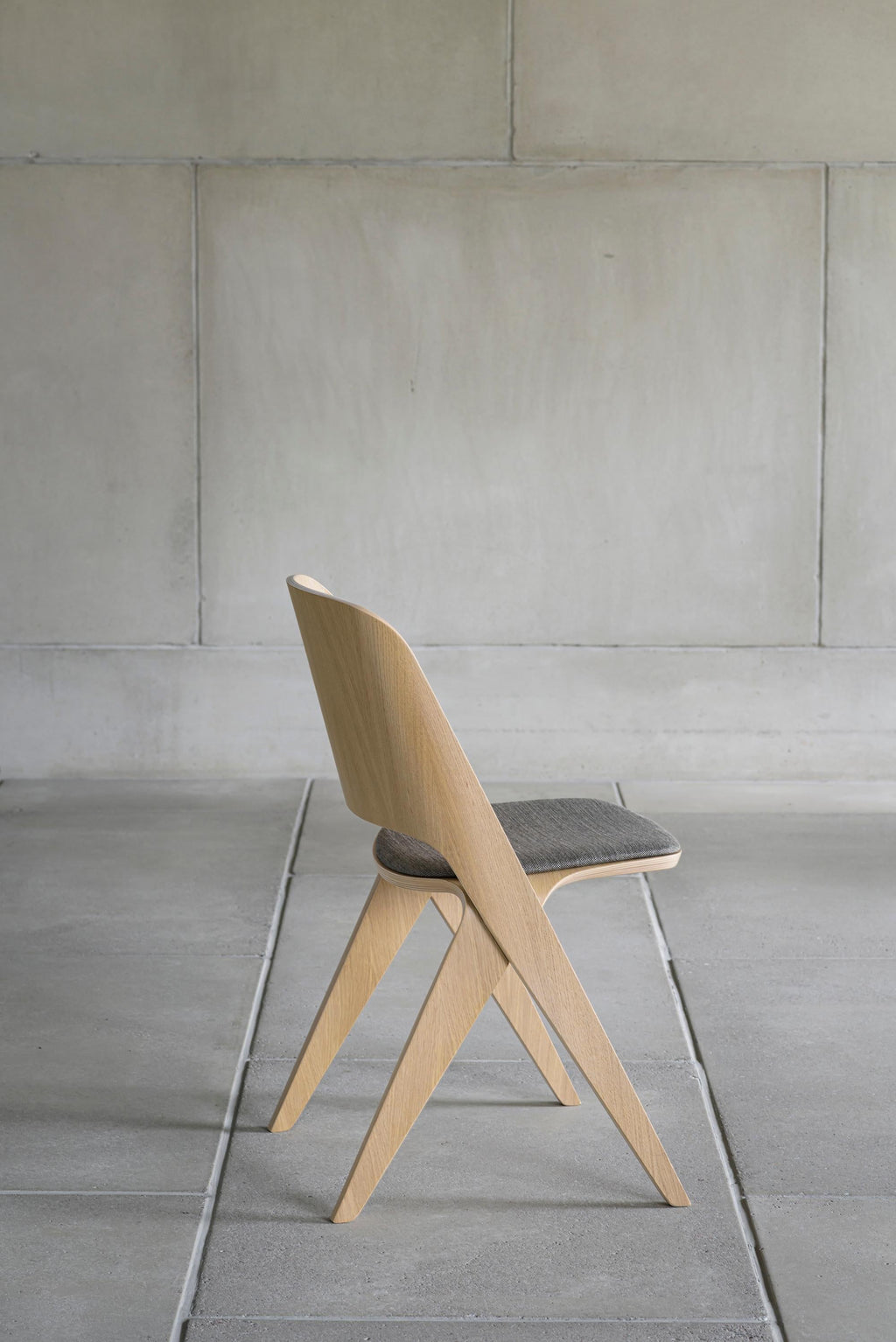 https://a.1stdibscdn.com/scandinavian-modern-chair-lavitta-by-poiat-oak-for-sale-picture-6/f_31233/f_318818521671725028539/Poiat_Lavitta_chair_oak_upholst_1_master.jpg