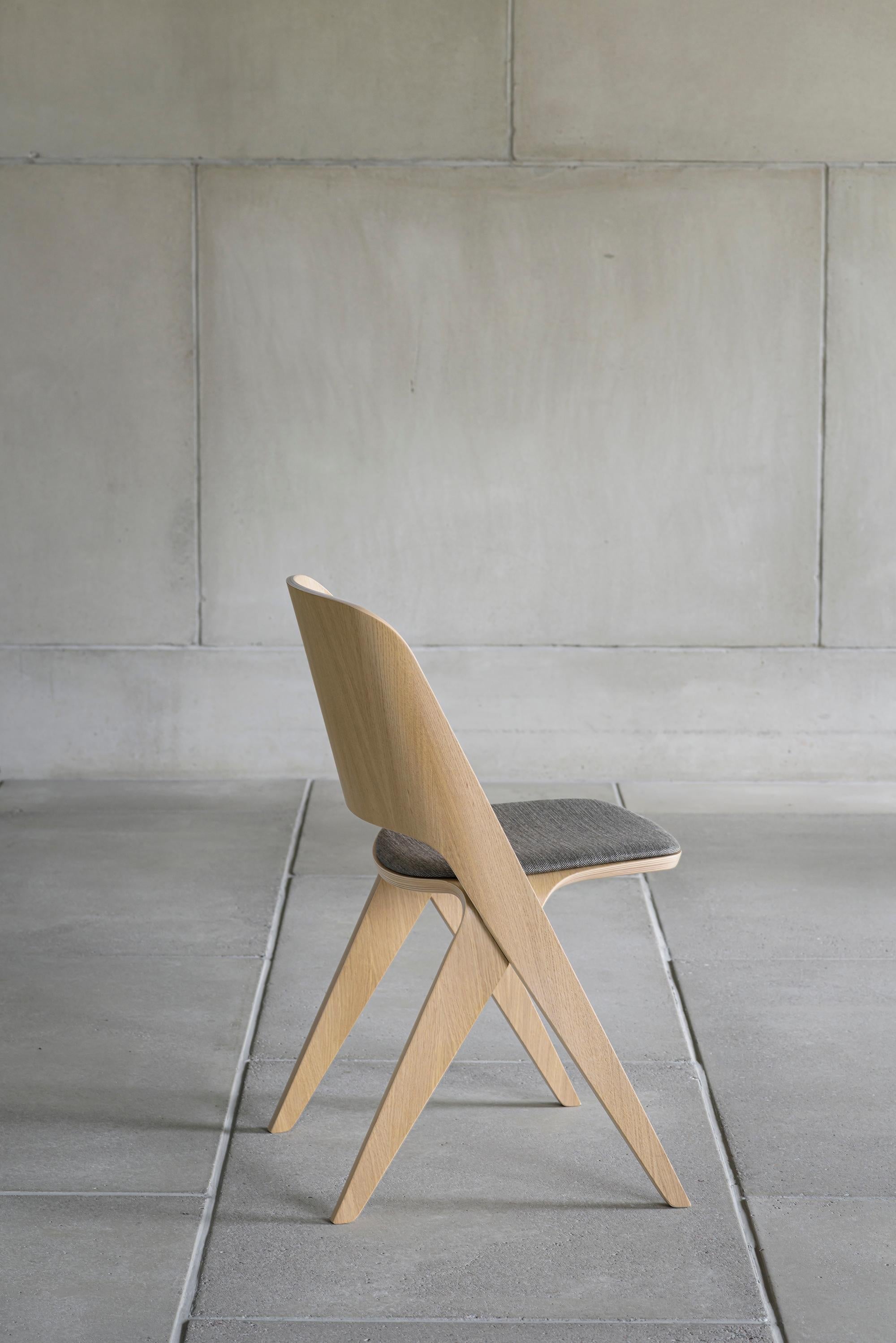 https://a.1stdibscdn.com/scandinavian-modern-chair-lavitta-by-poiat-oak-for-sale-picture-6/f_31233/f_318818521671725028539/Poiat_Lavitta_chair_oak_upholst_1_master.jpg