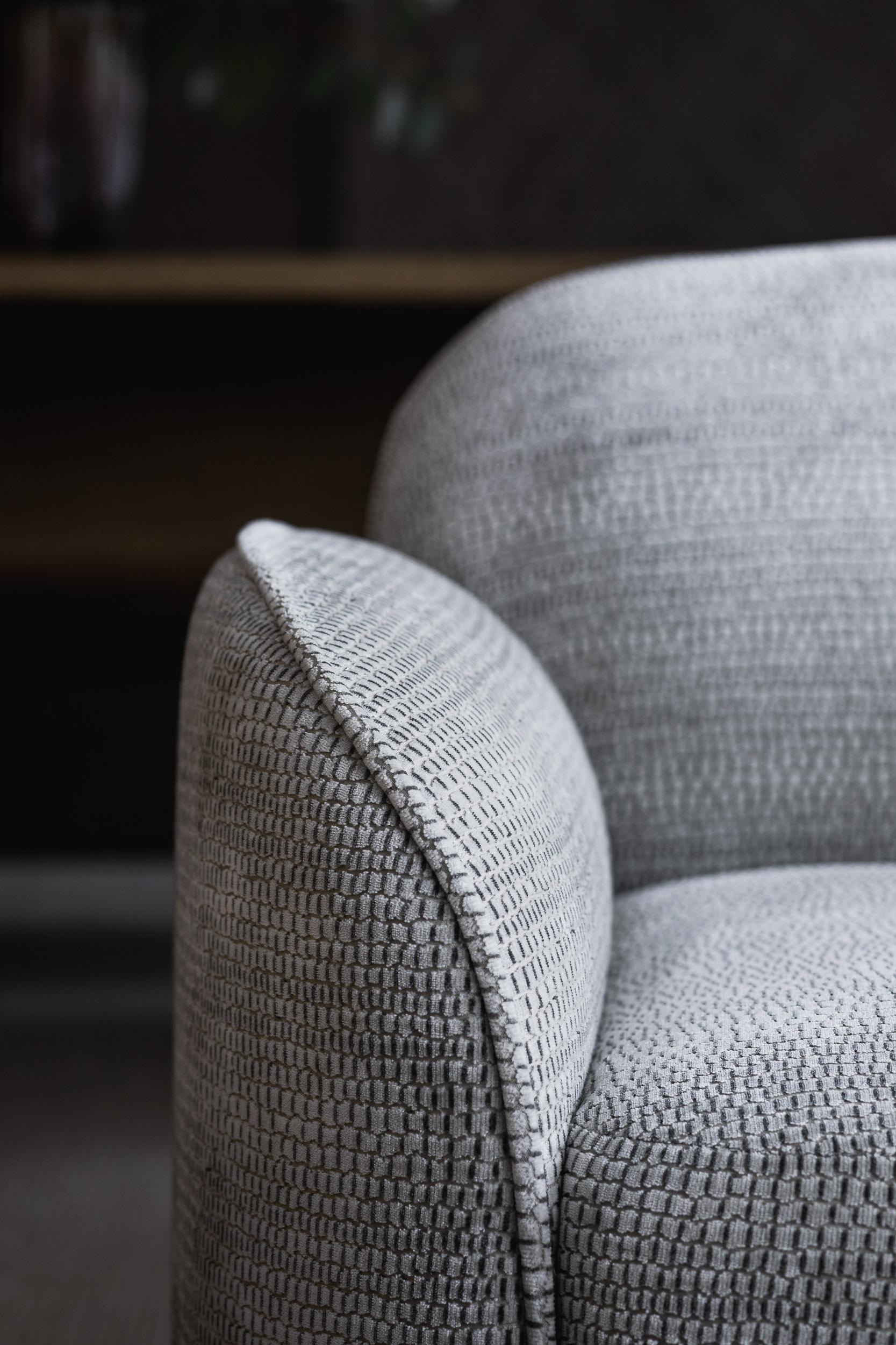 https://a.1stdibscdn.com/contemporary-sofa-unio-curved-in-tiger-mountain-for-sale-picture-14/f_31233/f_342305921683803925361/Poiat_Sofa_Unio_Curved_Savannah_Bay_Gallery_10_master.jpg