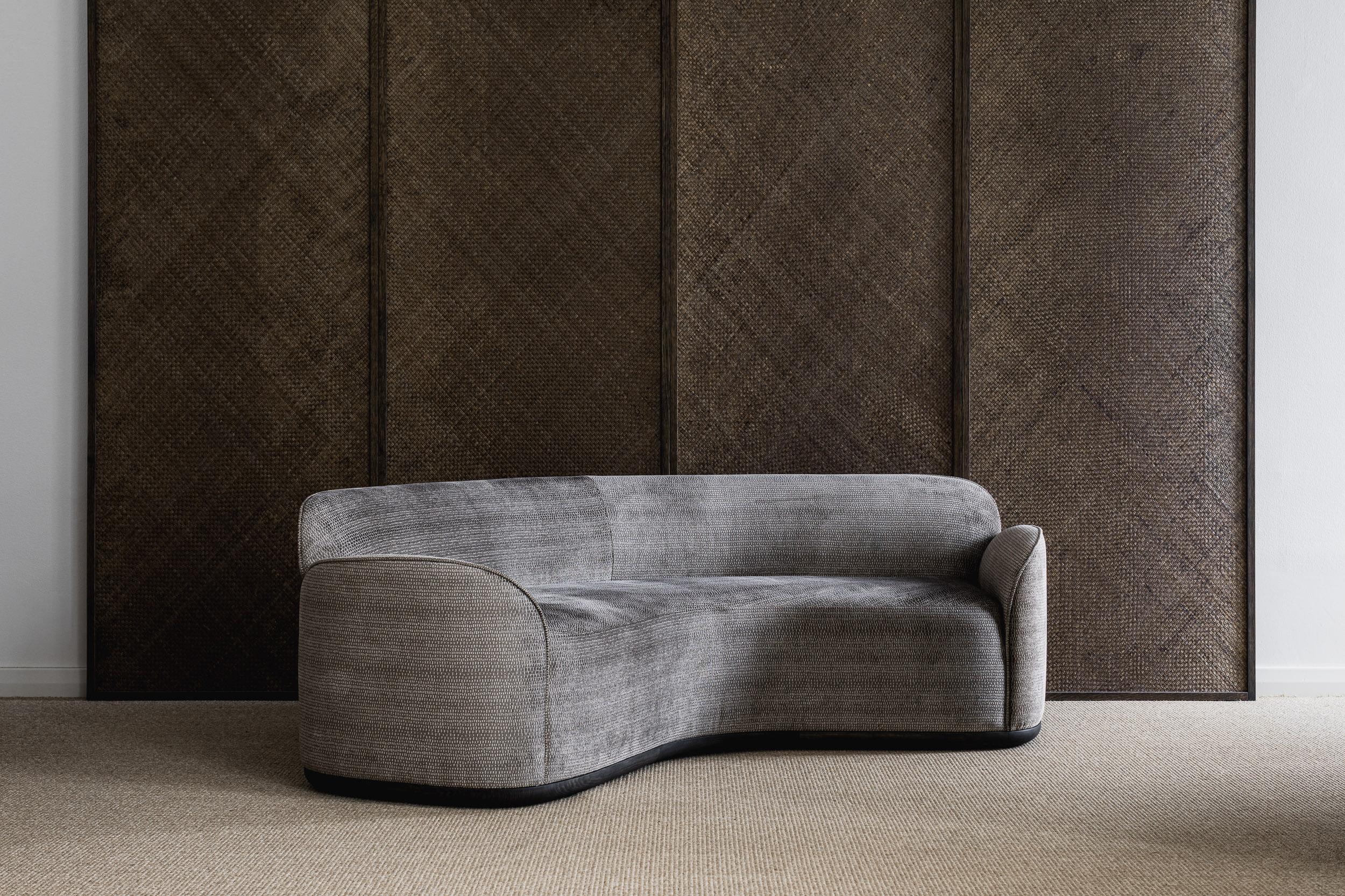 https://a.1stdibscdn.com/contemporary-curved-sofa-unio-by-poiat-tiger-mountain-dedar-for-sale-picture-3/f_31233/f_342305121683803566363/Poiat_Sofa_Unio_Curved_Savannah_Bay_Gallery_1_master.jpg