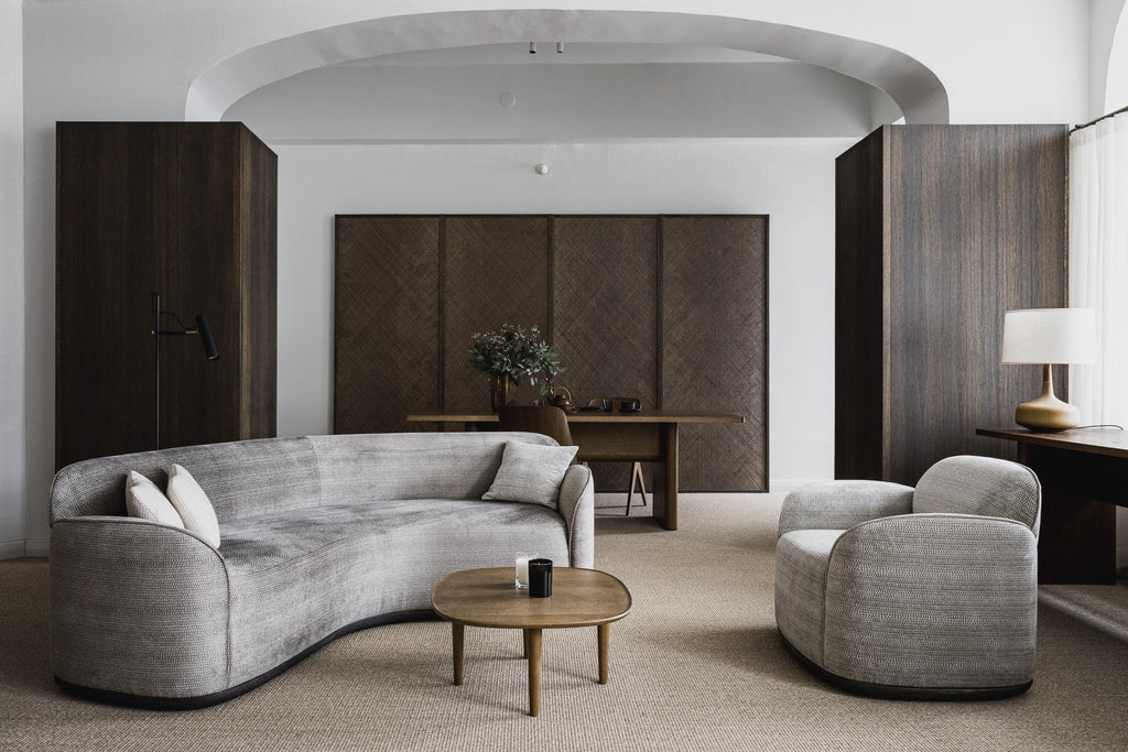 https://a.1stdibscdn.com/contemporary-curved-sofa-unio-by-poiat-tiger-mountain-dedar-for-sale-picture-4/f_31233/f_342305121683803566767/Poiat_Sofa_Unio_Curved_Savannah_Bay_Gallery_2_master.jpg