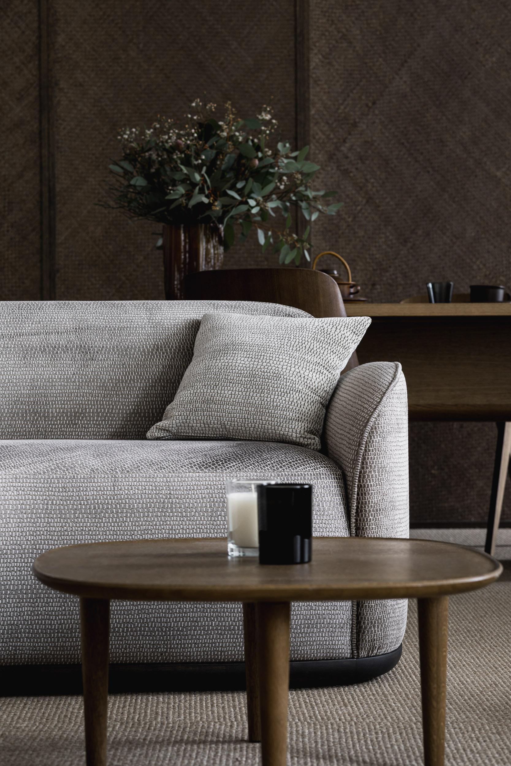 https://a.1stdibscdn.com/contemporary-sofa-unio-curved-in-tiger-mountain-for-sale-picture-4/f_31233/f_342305921683803922023/Poiat_Sofa_Unio_Curved_Savannah_Bay_Gallery_5_master.jpg