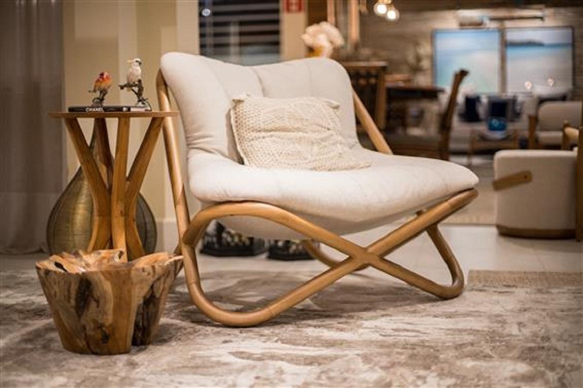 https://a.1stdibscdn.com/astral-brazilian-contemporary-wood-and-leather-easychair-by-lattoog-for-sale-picture-6/f_34261/f_322621221675958256006/Poltrona_Astral_8__master.jpg