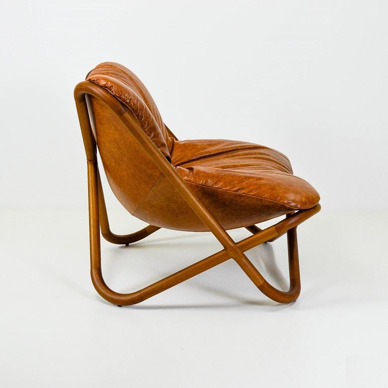 https://a.1stdibscdn.com/astral-brazilian-contemporary-wood-and-leather-easychair-by-lattoog-for-sale-picture-3/f_34261/f_322621221675958595800/Poltrona_Astral_Mel_Couro_20363_3__master.jpg
