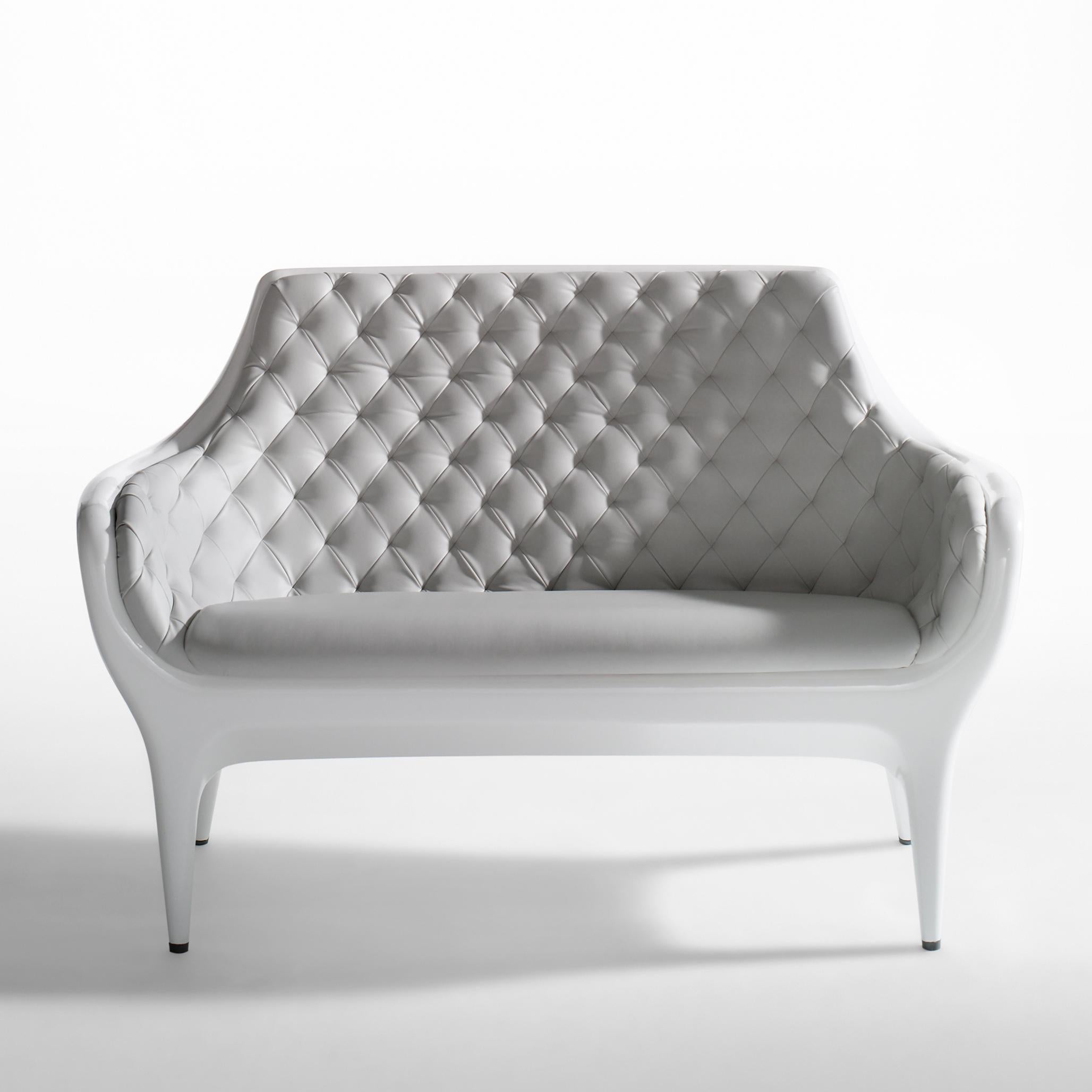 https://a.1stdibscdn.com/white-jaime-hayon-contemporary-showtime-sofa-lacquered-for-sale-picture-4/f_14272/f_325117621675156828126/Poltrona_Double_1_capitone__master.jpg