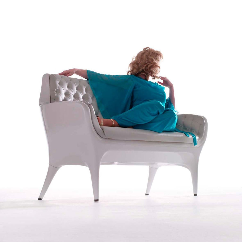 https://a.1stdibscdn.com/white-jaime-hayon-contemporary-showtime-sofa-lacquered-for-sale-picture-5/f_14272/f_325117621675156828954/Poltrona_Double_2_capitone_bj_master.jpg