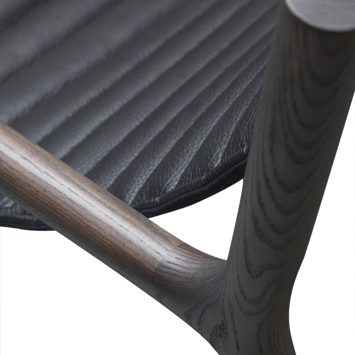 https://a.1stdibscdn.com/joyce-contemporary-armchair-made-of-ashwood-with-tufted-leather-seat-for-sale-picture-2/f_42612/f_182918621713514050466/Poltrona_in_legno_di_frassino_joyce_armchair_morelato_2__master.jpg
