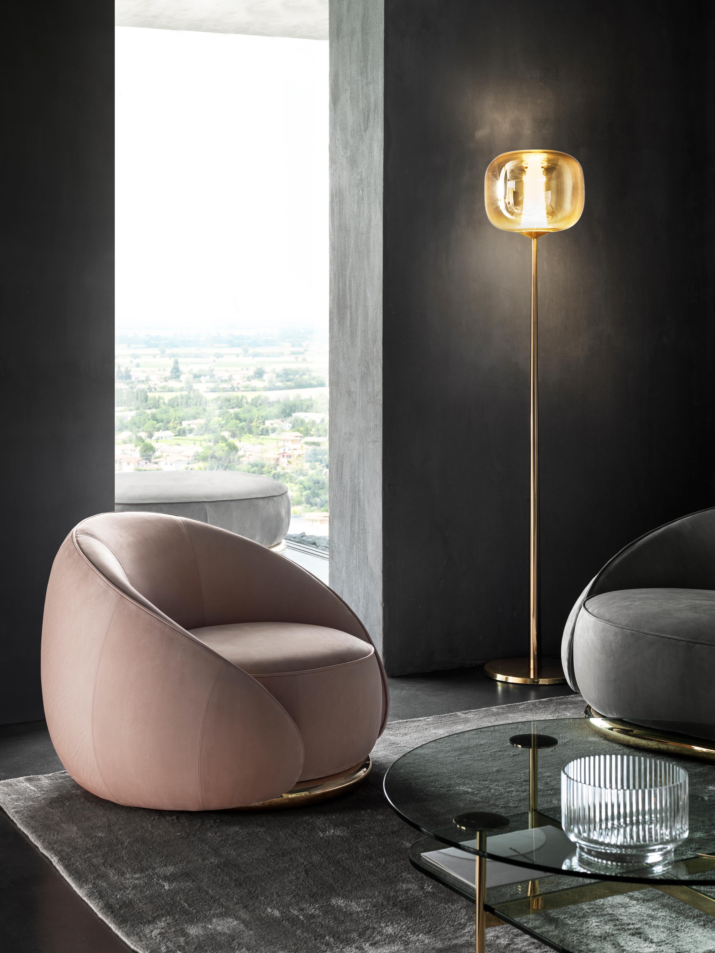 https://a.1stdibscdn.com/abbracci-sofa-3-seater-in-orange-leather-with-brown-burnished-brass-legs-for-sale-picture-3/22569652/f_236803221620387092807/Poltroncina_abbracci106516_SGmod_2__master.jpg