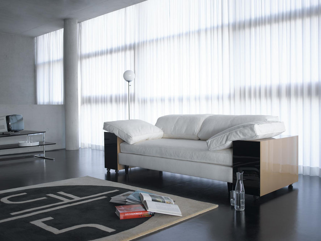 https://a.1stdibscdn.com/classicon-lota-sofa-by-eileen-gray-for-sale-picture-4/12330573/f_138517011551436959070/Popinger_Lota_Teppich_Acca_2_master.jpg