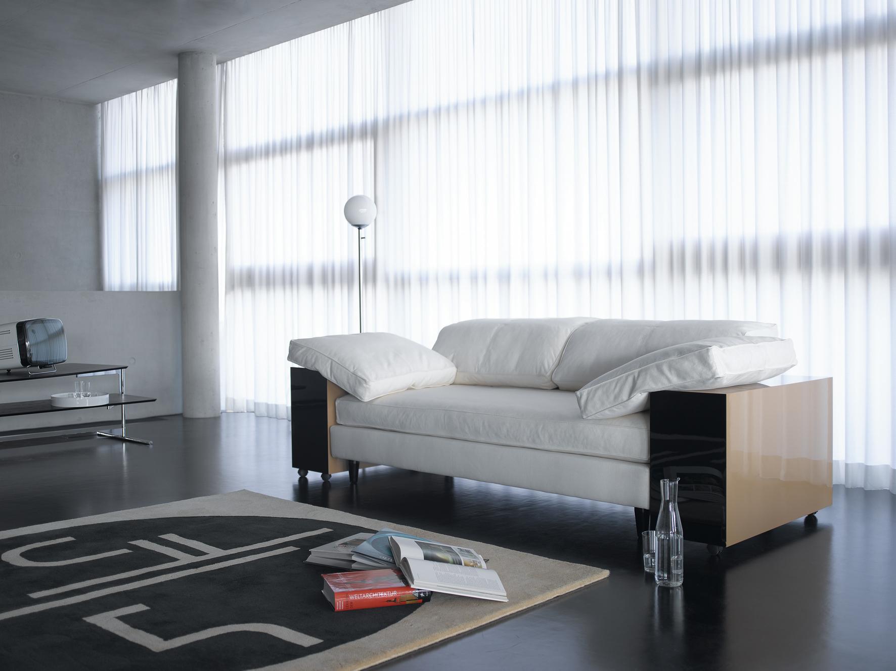 https://a.1stdibscdn.com/classicon-lota-sofa-by-eileen-gray-for-sale-picture-4/12330573/f_138517011551436959070/Popinger_Lota_Teppich_Acca_2_master.jpg